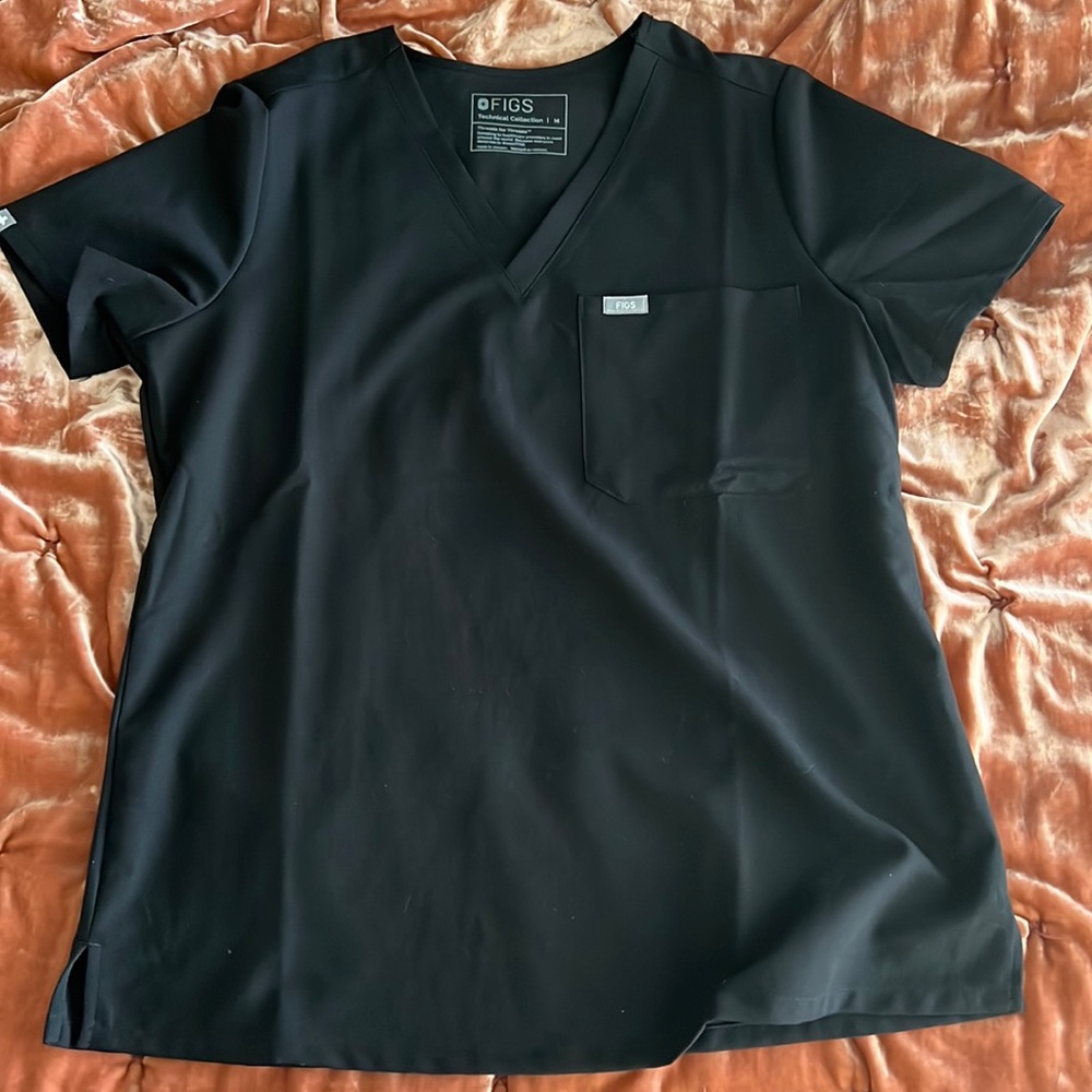 Black FIGS scrubs hardly worn